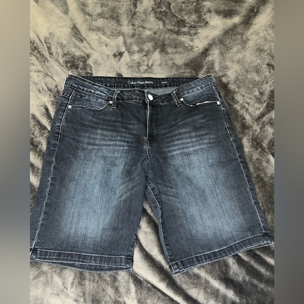 Calvin Klein denim shorts dark wash Women’s 31. Good condition.